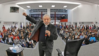 Manifesto de artistas e intelectuais pede candidatura de Lula